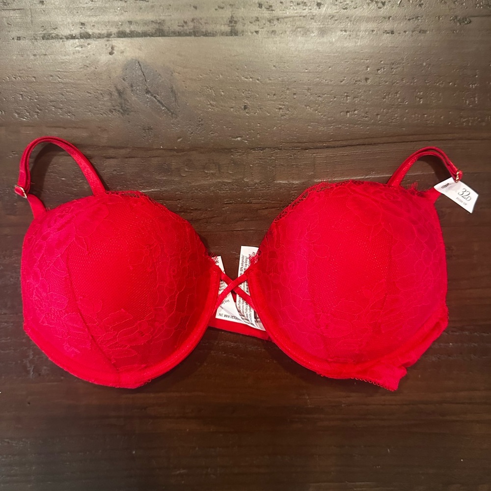 Victoria's Secret Bombshell Lace Push-up - Red 32D NWT ❤️